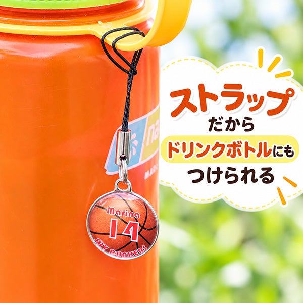 ストラップだからドリンクボトルにもつけられる