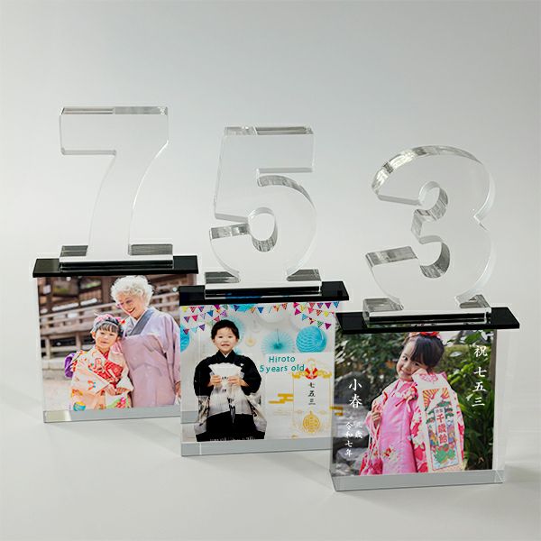 写真も表現できるアクリルトロフィー