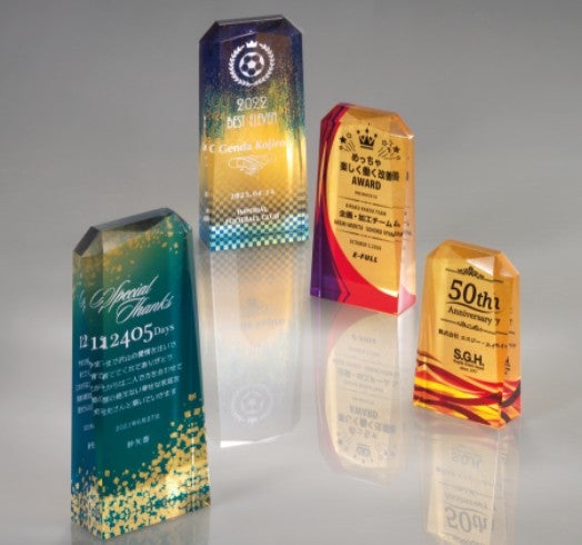 金箔仕様の高級クリスタルトロフィー
