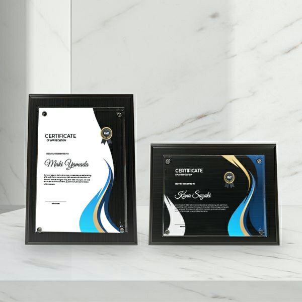 アクリル＋木製で高級感と落ち着いた印象を与える記念楯